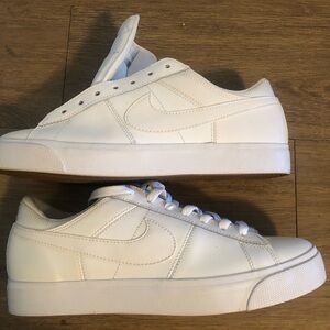 Nike White Men's Match Supreme Leather Casual Sneakers 631656-112 Men’s size 9